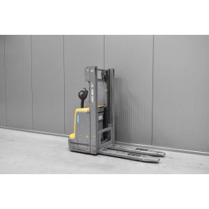 Jungheinrich EJC 216 Electric pallet truck with mast 1.60T 2.40M 2017  E54129