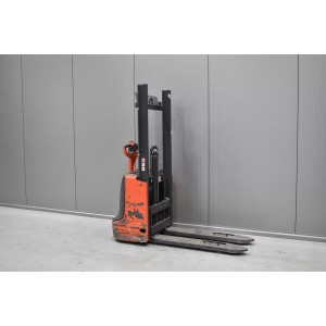 Linde L 10 B Transpaleta electrica cu catarg 1.00T 1.46M 2017  Y55149