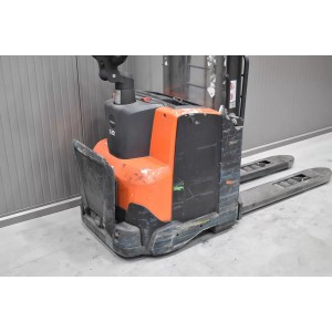 Toyota 8SM12 Electric pallet truck with mast 1.20T 4.15M 2016  V54921