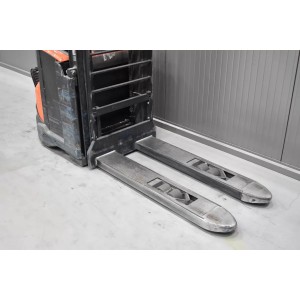 Toyota 8SM12 Electric pallet truck with mast 1.20T 4.15M 2016  T54919