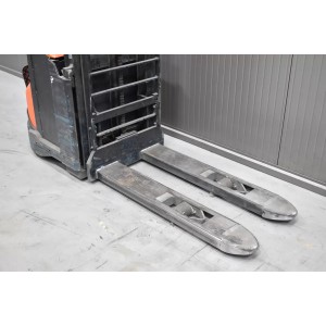 Toyota SWE 120 Electric pallet truck with mast 1.20T 4.15M 2018  L54911