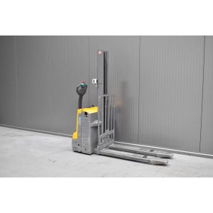 Jungheinrich EMD 118 Transpaleta electrica cu catarg 1.80T 1.52M 2021  P53690