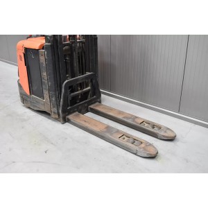 Bt SPE 200D Електрически палетни колички с мачта 1.00T 2.50M 2009  J55709