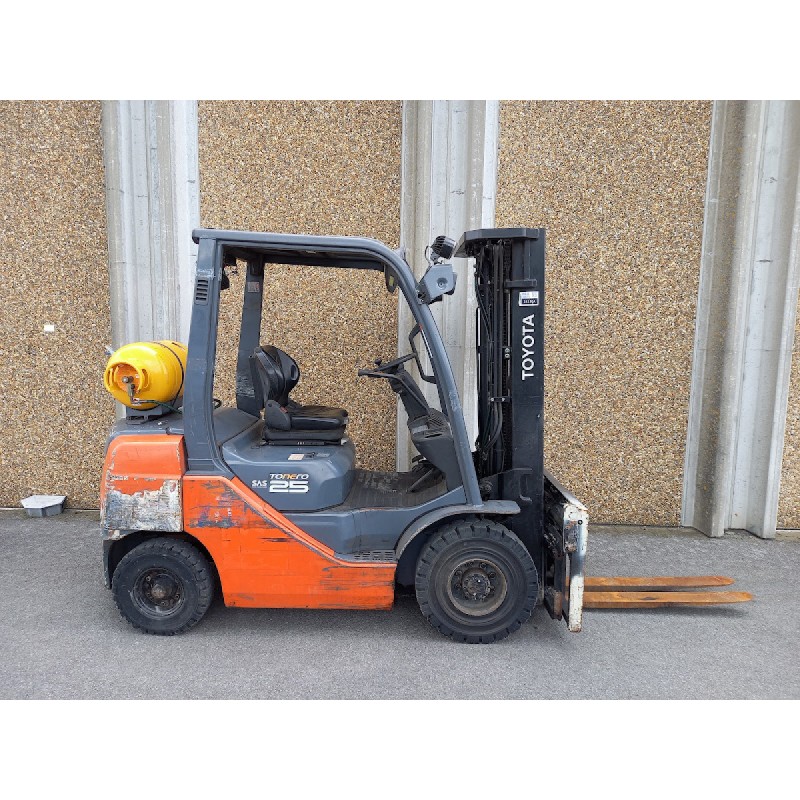 Toyota 02-8FGF25 LPG forklift 2.50T 4.70M 2012  2421GA
