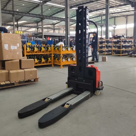 Self-loading electric pallet stacker with mast 0.5T 1.3M SCDS0513