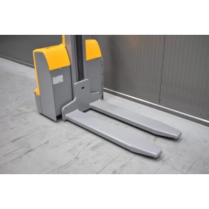 Jungheinrich EMC 110 Transpaleta electrica cu catarg 1.00T 1.54M 2016  B55001