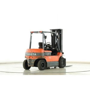 Toyota 7-FBMF-40 Електрически мотокар 4.00T 5.50M 2009  A174925