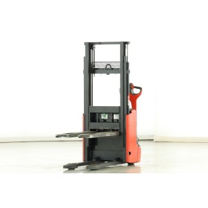 Linde L-10-B Електрически палетни колички с мачта 1.00T 2.42M 2016  H174732