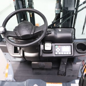 8fbe18t TOYOTA Electric forklift 1.80T 3.30M 2019  OF16