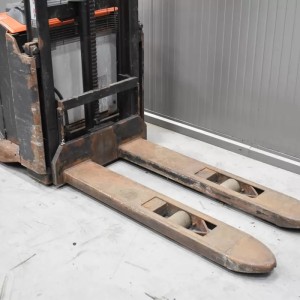 Toyota SWE 100 Electric pallet truck with mast 1.00T 1.40M 2019  Y57224