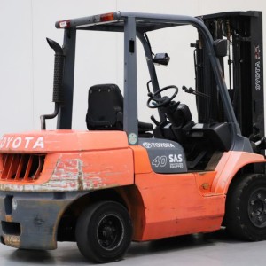 02-7fd35 TOYOTA Дизелов мотокар 3.50T 4.70M 2002  NZ48