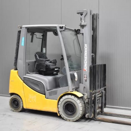 Jungheinrich DFG 320 S Stivuitor diesel 2.00T 5.50M 2017  C57477