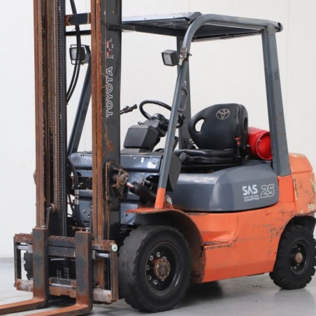 42-7fgf25 TOYOTA Stivuitor GPL 2.50T 5.50M 2005  OF64