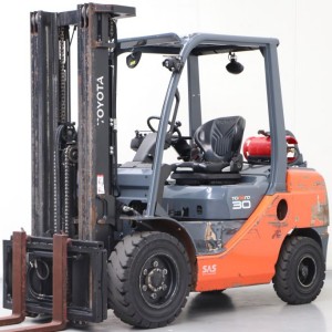 02-8fgf30 TOYOTA Мотокар за LPG 3.00T 4.70M 2017  OH25