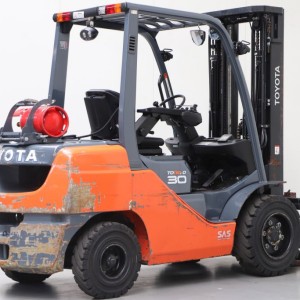 02-8fgf30 TOYOTA Мотокар за LPG 3.00T 4.70M 2017  OH25