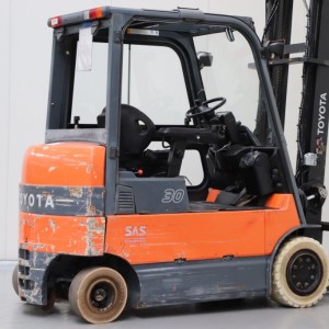 7fbmf30 TOYOTA Електрически мотокар 3.00T 5.00M 2003  NF54