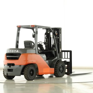 Toyota 8-FD-40 Дизелов мотокар 4.00T 4.30M 2019  V174721