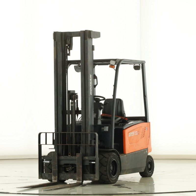 Doosan B-25-X-7 Електрически мотокар 2.50T 6.01M 2018  W171572