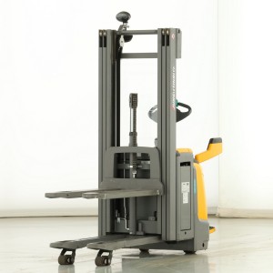 Jungheinrich ERC-214-Z Transpaleta electrica cu catarg 1.40T 4.69M 2020  H175007