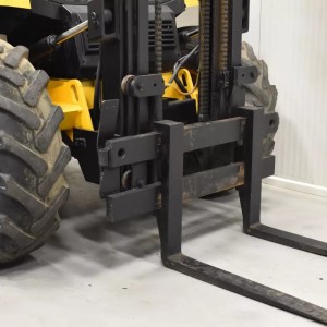 Jcb 930, 4 X 4 3.00T 5.50M 2003  D44978