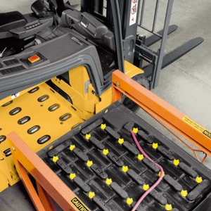 Battery and accumulator repairs for forklifts, pallet trucks, reach trucks, and aerial platforms