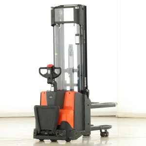 Toyota SWE-140-L Transpaleta electrica cu catarg 1.40T 4.75M 2017  D176528