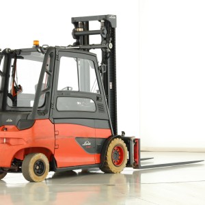 Linde E-40-HL-01-600 Stivuitor electric 4.00T 4.40M 2018  U171720