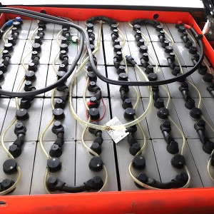 Linde E-40-HL-01-600 Stivuitor electric 4.00T 4.40M 2018  U171720