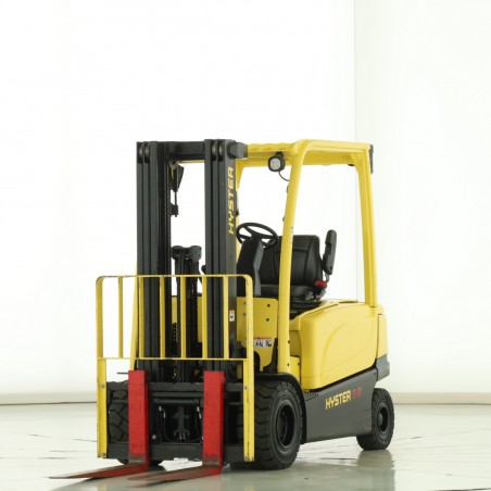 Hyster J-3.0-XN Stivuitor electric 3.00T 4.56M 2016  V169321