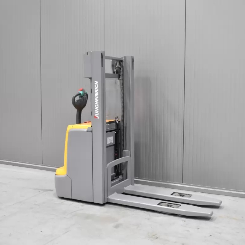 Jungheinrich EJC 216 Electric pallet truck with mast 1.60T 2.40M 2017  E54129
