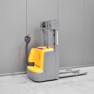 Jungheinrich EJC 216 Electric pallet truck with mast 1.60T 2.40M 2017  E54129