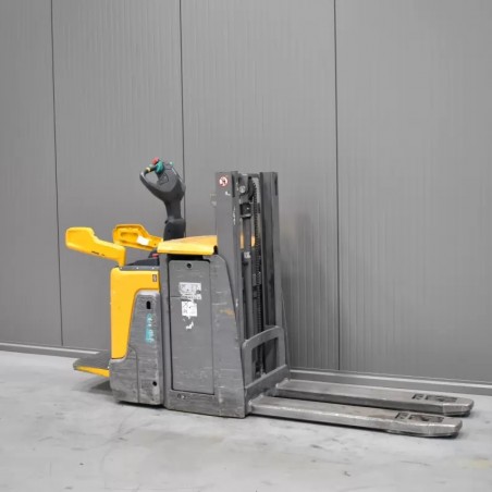 Jungheinrich ERD 220 DRIVEPLUS Electric pallet truck with mast 2.00T 2.01M 2019  K54310