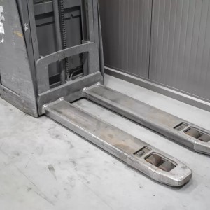 Jungheinrich ERD 220 DRIVEPLUS Electric pallet truck with mast 2.00T 2.01M 2019  K54310