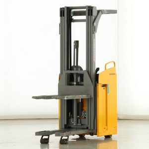 Jungheinrich ESC-214-Z Transpaleta electrica cu catarg 1.40T 5.35M 2019  C176652