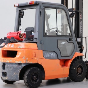 Toyota 42-7FGF25 Stivuitor GPL 2.50T 5.00M 2005 LOF63