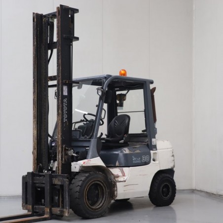 Toyota 62-7FDF30 Diesel forklift 3.00T 5.00M 2002 XOC75