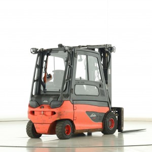LINDE E-30-L-01 (387) Stivuitor electric 3.00T 4.60M 2017 Q173696