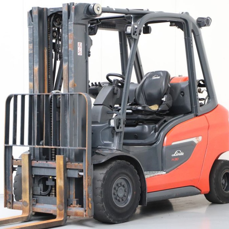 LINDE H30T-01 Stivuitor GPL 3.00T 4.68M 2022 PNQ41