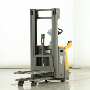 JUNGHEINRICH ERC-214-Z Transpaleta electrica cu catarg 1.40T 4.30M 2016 X173833