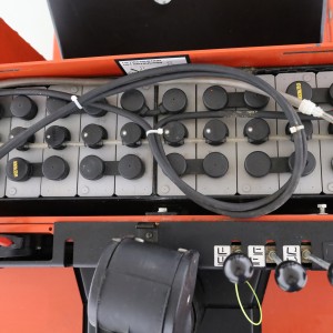BT RWE-120 Transpaleta electrica cu catarg 1.20T 4.15M 2007 N172601