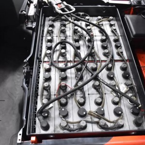 LINDE E 16 C - 02 Electric forklift 1.60T 3.04M 2017 V57299