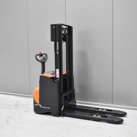 Toyota SWE 120 Electric pallet truck with mast 1.20T 2.70M 2015 P57605