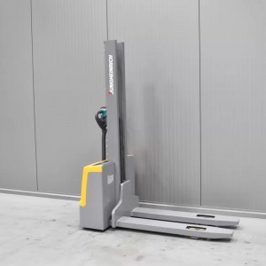 JUNGHEINRICH EJC M10 Transpaleta electrica cu catarg 1.00T 1.54M 2020 K57522