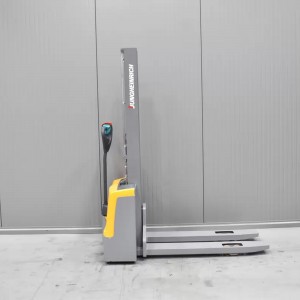 JUNGHEINRICH EJC M10 Transpaleta electrica cu catarg 1.00T 1.54M 2020 K57522