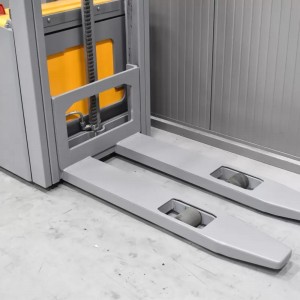 JUNGHEINRICH EJC 112 N Electric pallet truck with mast 1.20T 2.90M 2017 D53199