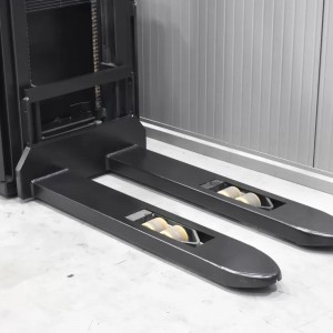 Toyota SWE 120 Electric pallet truck with mast 1.20T 3.70M 2017 A54028