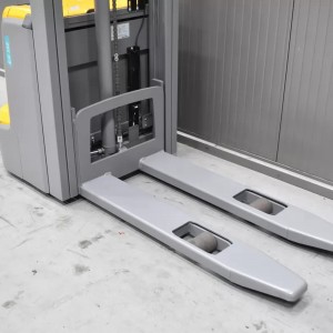 JUNGHEINRICH EJC 112 Electric pallet truck with mast 1.20T 3.60M 2016 S58050