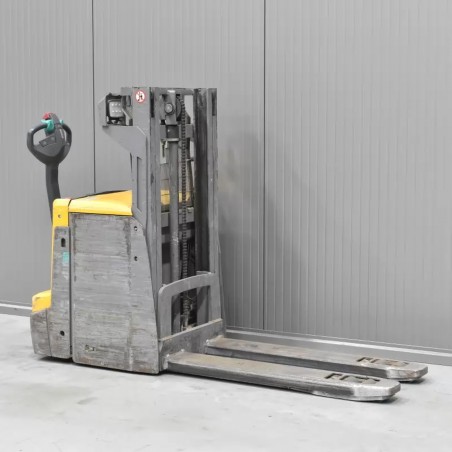 JUNGHEINRICH EJD 222 Transpaleta electrica cu catarg 2.20T 2.01M 2021 L57679