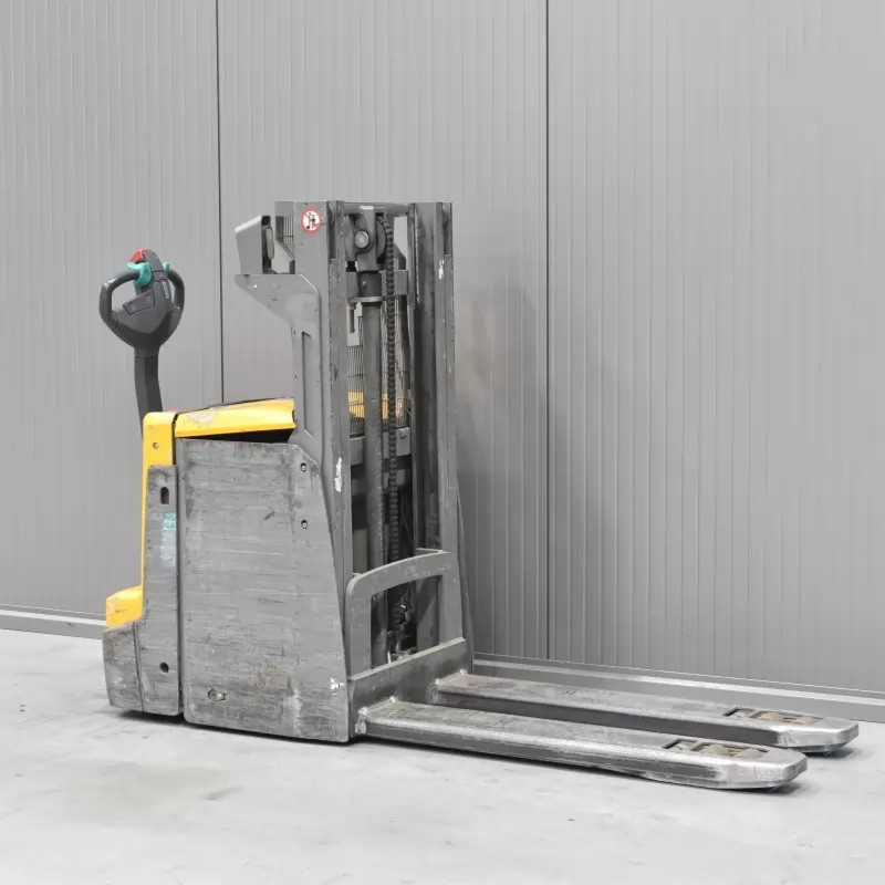JUNGHEINRICH EJD 222 Transpaleta electrica cu catarg 2.20T 2.01M 2021 I57676