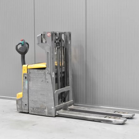 JUNGHEINRICH EJD 222 Transpaleta electrica cu catarg 2.20T 2.01M 2021 I57676